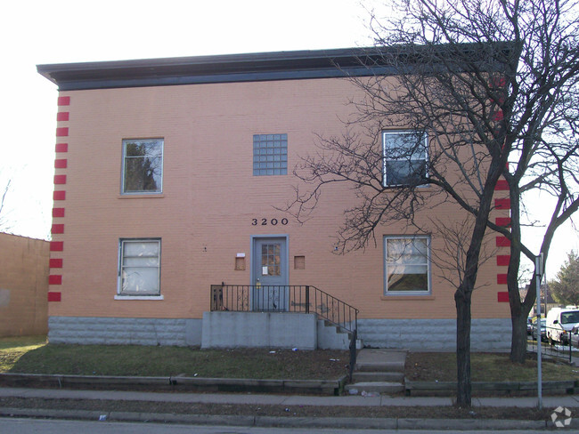 Building Photo - 3200 Bloomington Ave