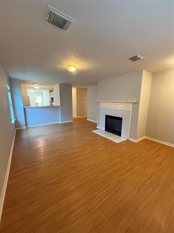 Foto del edificio - 5010 Woodland Meadows Ln