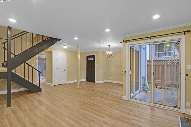 Foto del edificio - 425 Garden Creek Pl