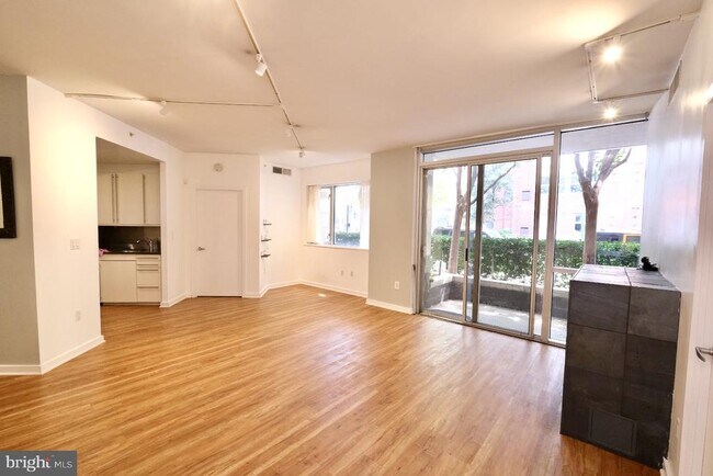 Foto del edificio - 1300 13th St NW