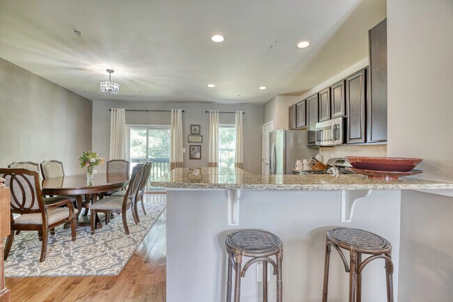 Foto del edificio - 7220 Dorchester Woods Ln