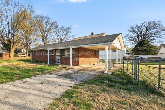 Building Photo - 2301 Belleview Ave