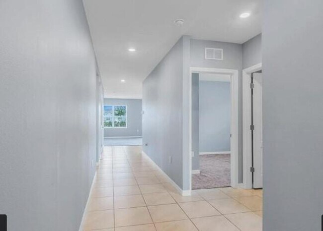 Building Photo - 345 Corso Loop