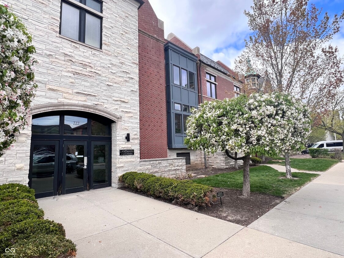 Primary Photo - 222 N East St