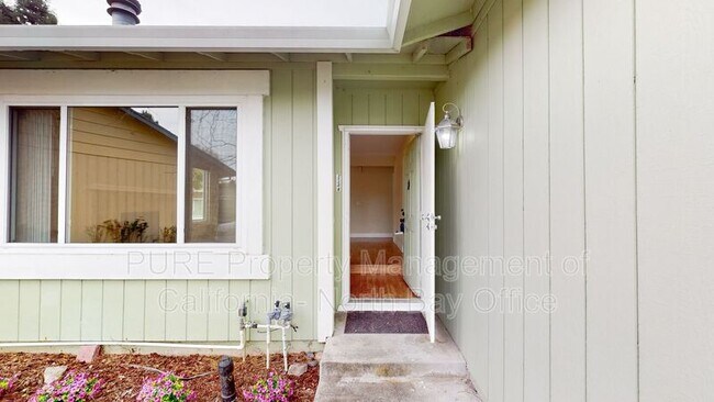 Building Photo - 1105 Cielo Cir
