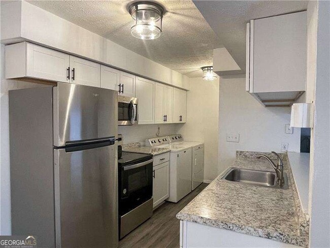 Building Photo - 662 Bellemeade Dr SW