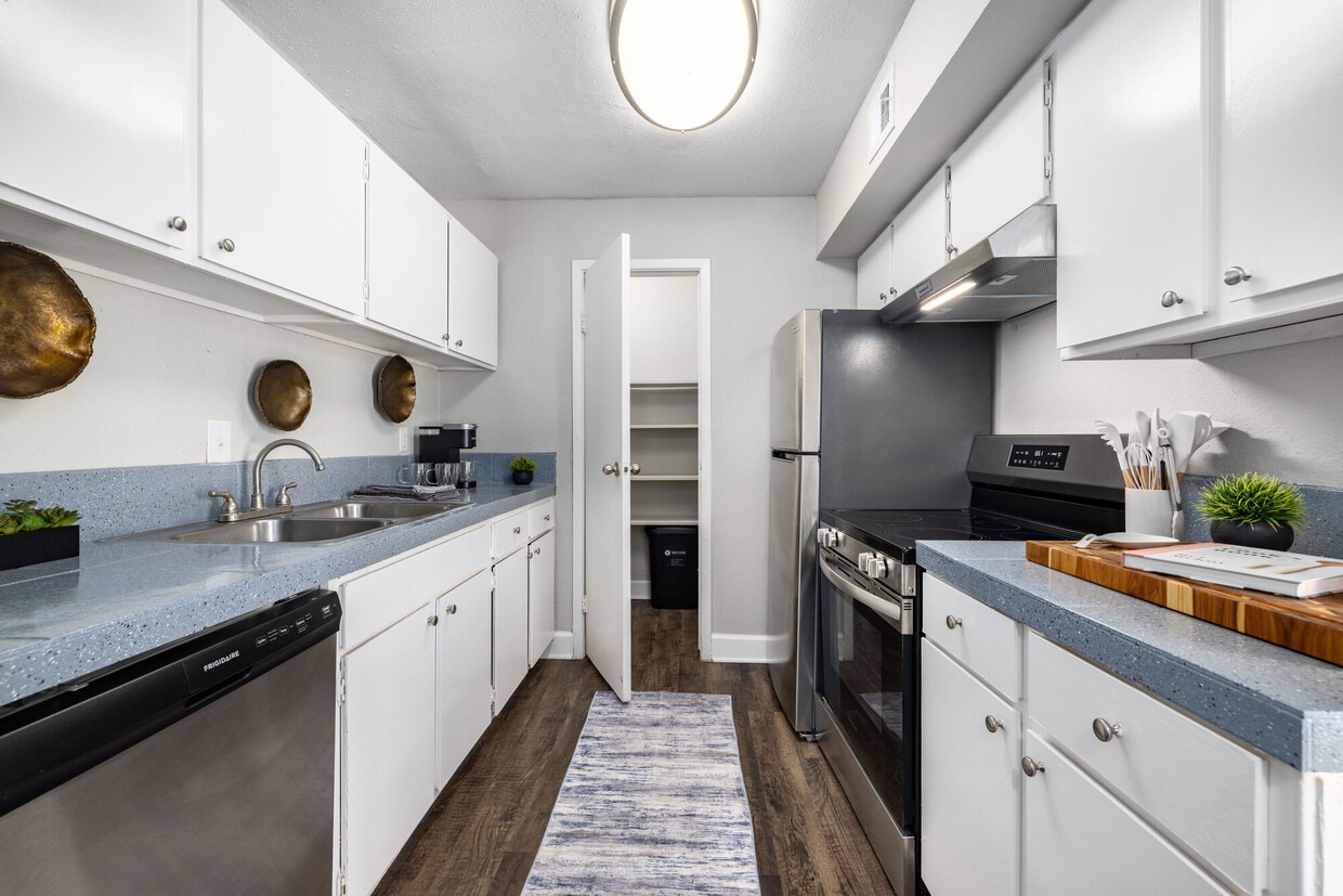 Primary Photo - Serena Apartment Homes