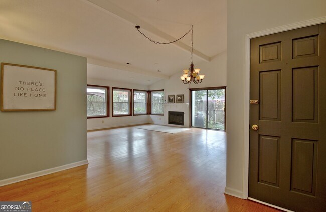 Building Photo - 203 Raintree Bend