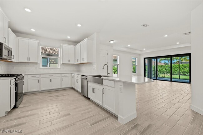 Building Photo - 15517 Vittorio St