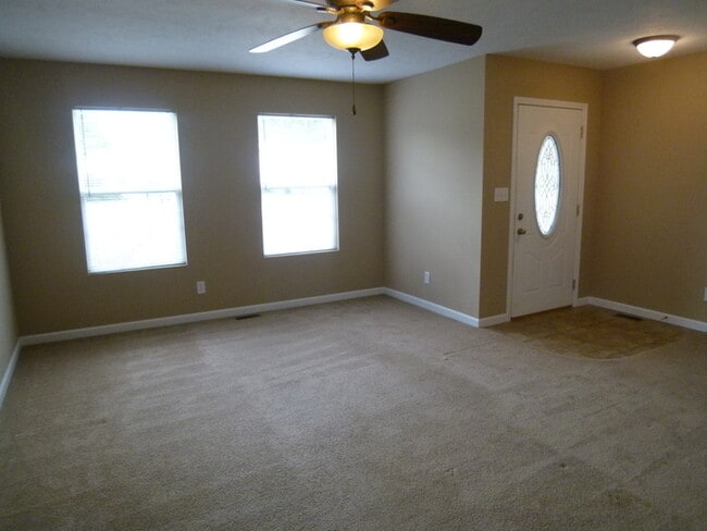 Building Photo - Spacious East Side 4 Bed 2 Bath Home, 2-Car Garage, Total Electric, Pets Welcome!