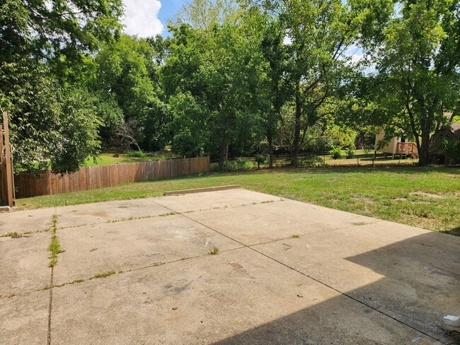 Foto del edificio - Remodeled 3BR, 2BA Duplex Unit in Henderso...