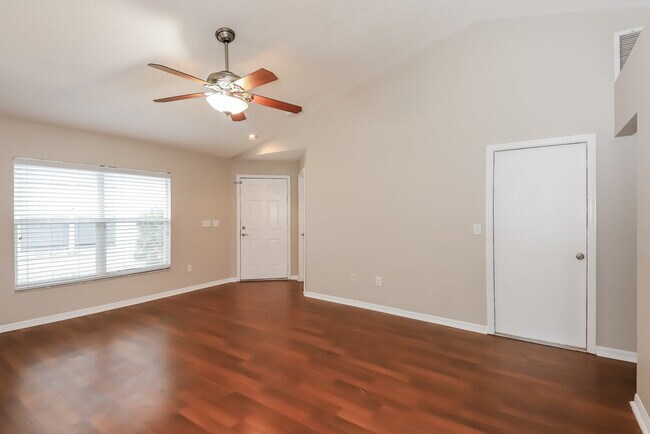 Foto del edificio - 6646 Summer Cove Dr