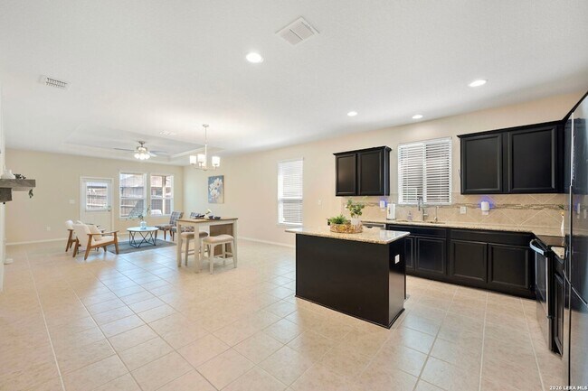 Building Photo - 8722 Buggy Ln