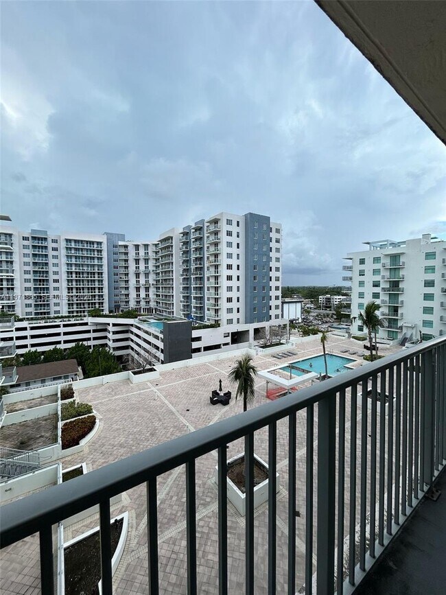 Foto del edificio - 140 S Dixie Hwy