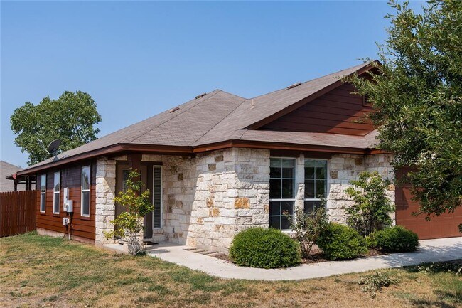 Building Photo - 208 Losoya Dr
