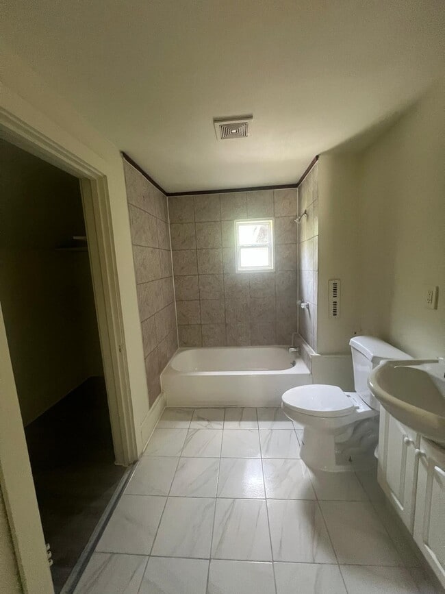 Building Photo - 1349 Yates Ave