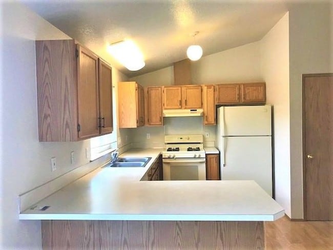 Building Photo - 1102 Laurel Oaks Dr SE