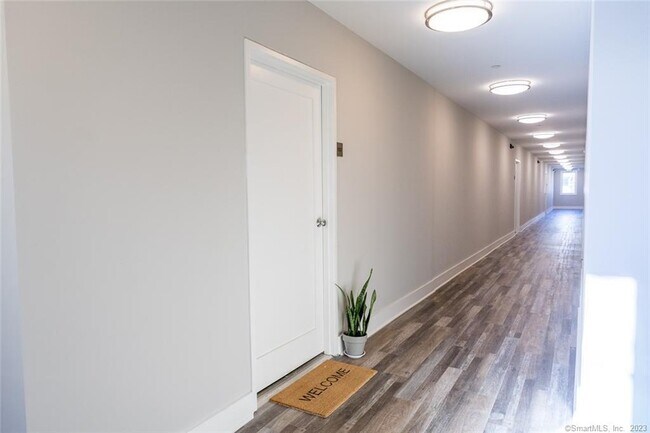 Foto del edificio - 783 Kings Hwy E