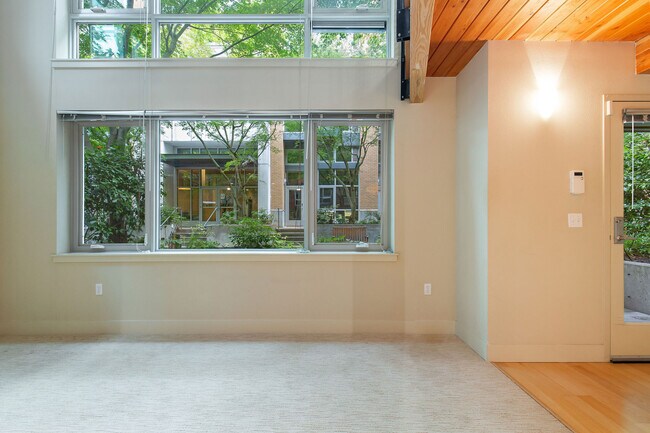 Building Photo - 530 Broadway E