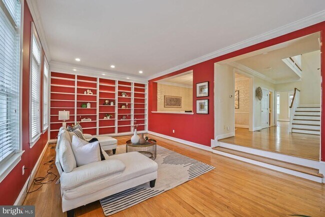 Foto del edificio - 2053 Mayfair McLean Ct