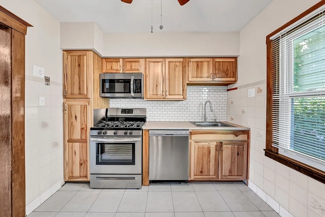 Building Photo - 238 Crestwood Ave