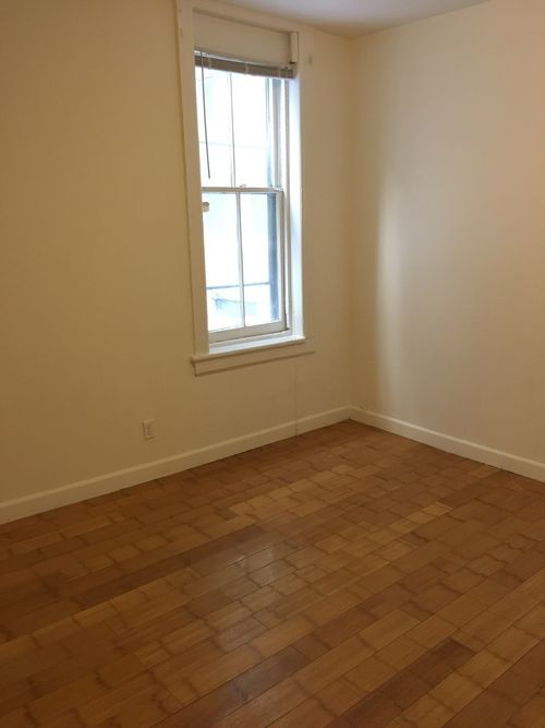 Building Photo - 2267 Steinway St