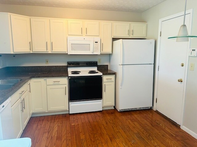 Foto del edificio - 482 Madeira Ct