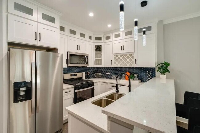 Foto del edificio - 4634 S Langley Ave