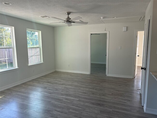 Foto del edificio - 5617 Westbrook Rd