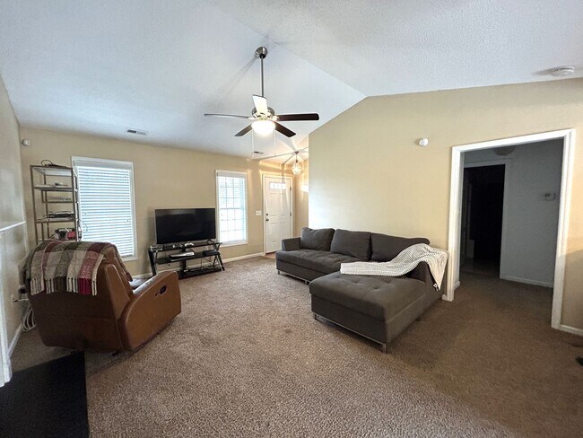 Foto del edificio - Welcome to Rockford Forest!