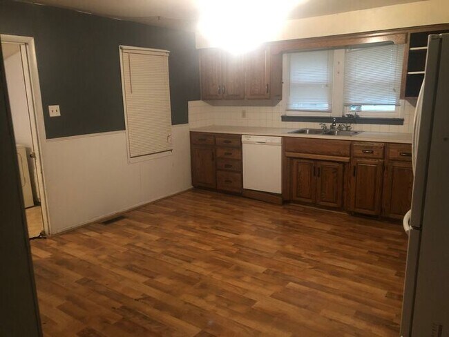 Foto del edificio - 2220 N Concord Ave