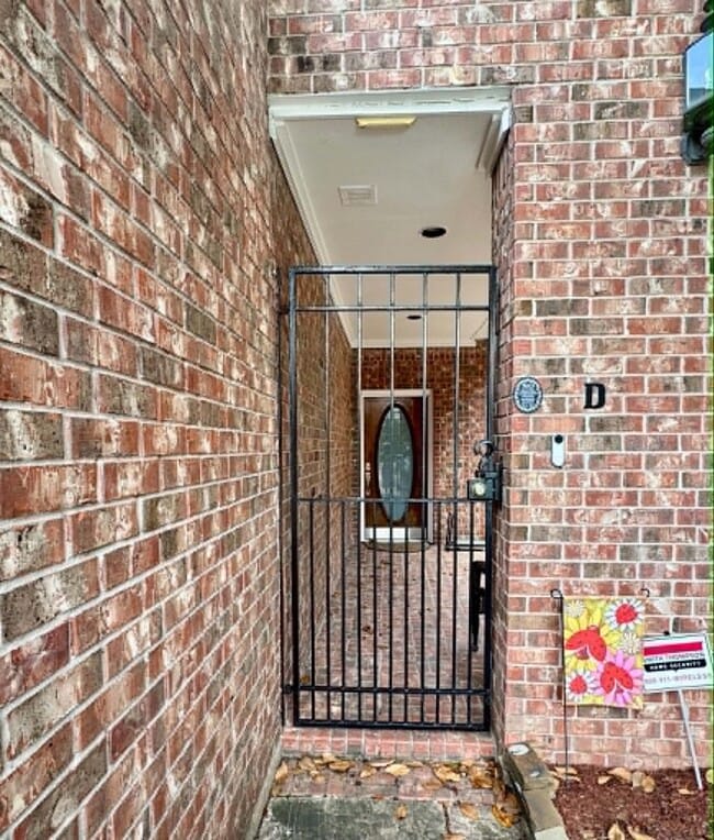 Building Photo - 2413 Potomac Dr