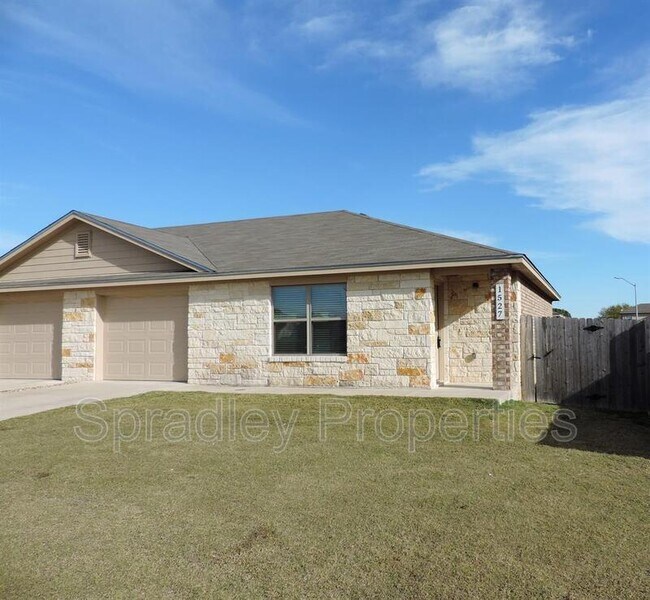 Building Photo - 1527 Chance Ct