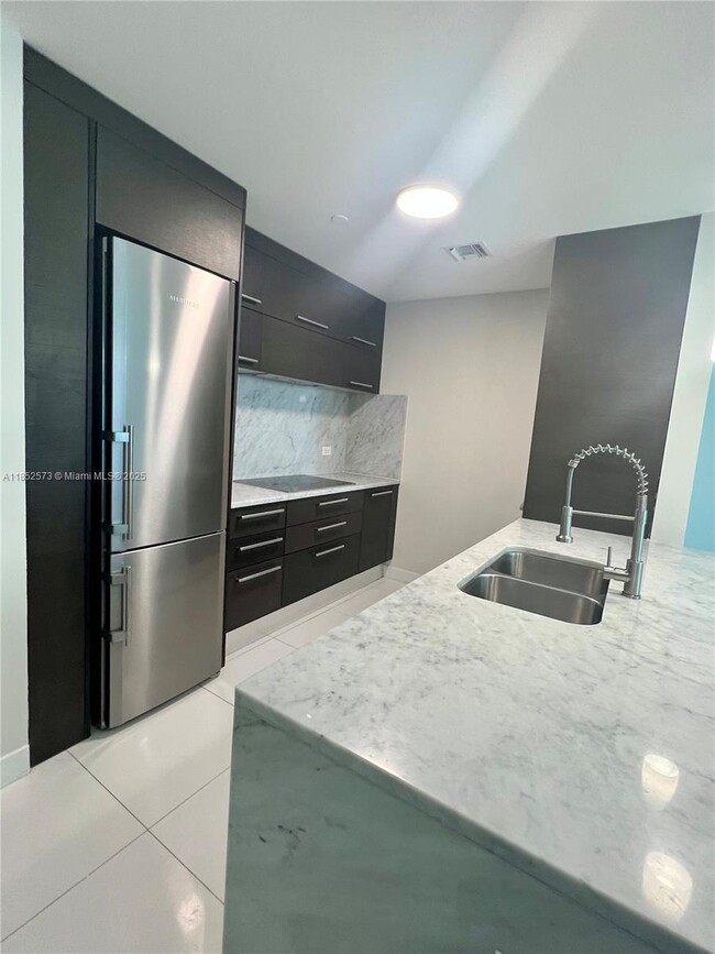 Building Photo - 900 Biscayne Blvd