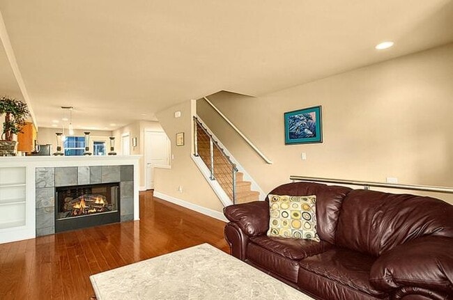 Building Photo - 2663 SW Sylvan Heights Dr