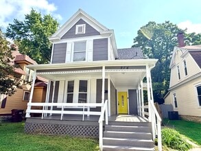 Building Photo - 214 N Cherry St