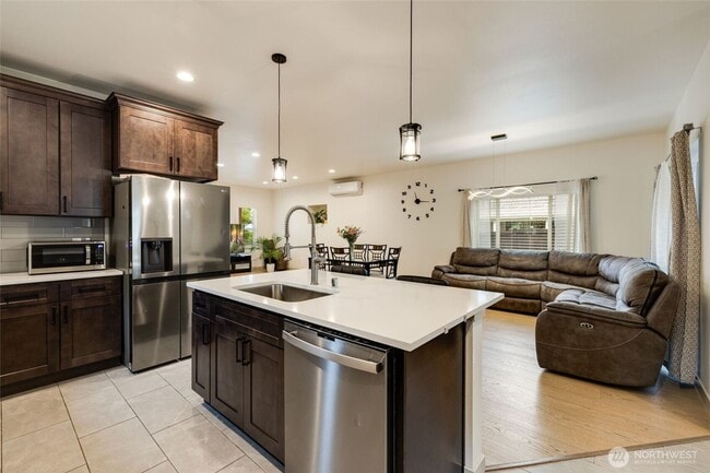 Building Photo - Brand new 4bed 2.5bath Home.
