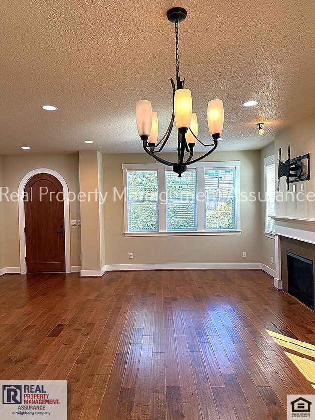 Building Photo - 410 SW Basilone Terrace