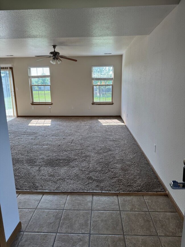 Foto del edificio - 5009-5011-5011 Alpine Ridge Dr