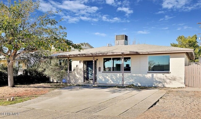 Building Photo - 5205 Yandell Dr