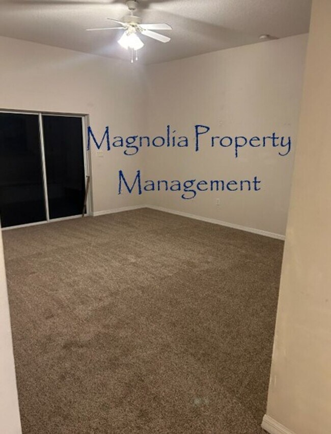 Building Photo - Tavares Lake Saunders Pointe