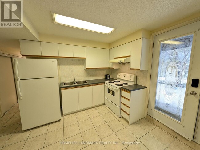 Building Photo - 26 Ashglen Ct