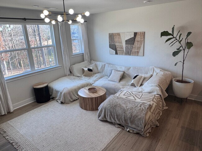 Building Photo - 1612 Levy Wy