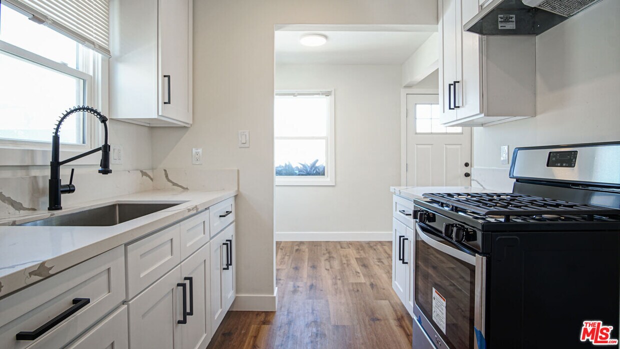 Foto principal - 4525 W Broadway