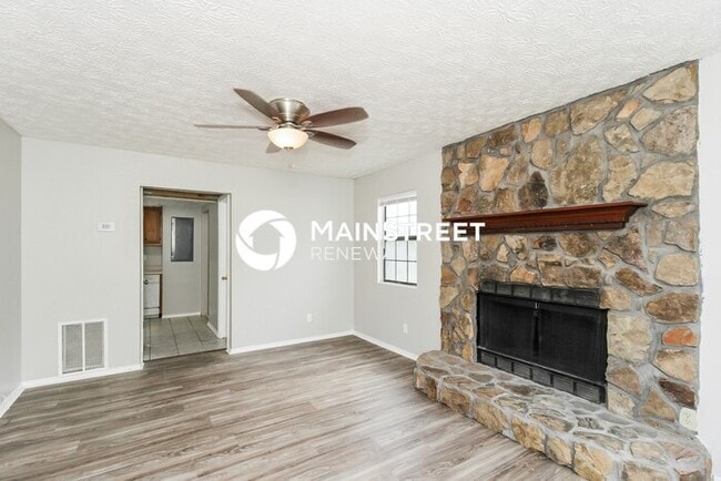 Building Photo - 3 Bedroom Pet-Friendly Home in Newnan, GA with Main Street Renewal