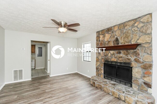 Foto del edificio - 3 Bedroom Pet-Friendly Home in Newnan, GA with Main Street Renewal