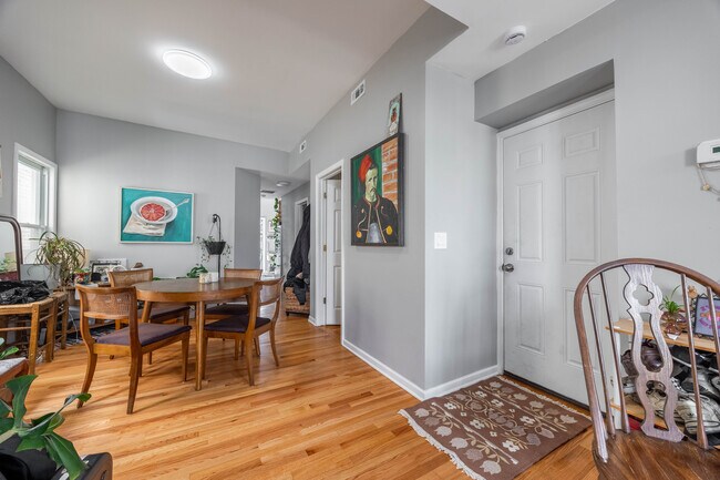 Foto del edificio - 1647 N Francisco Ave