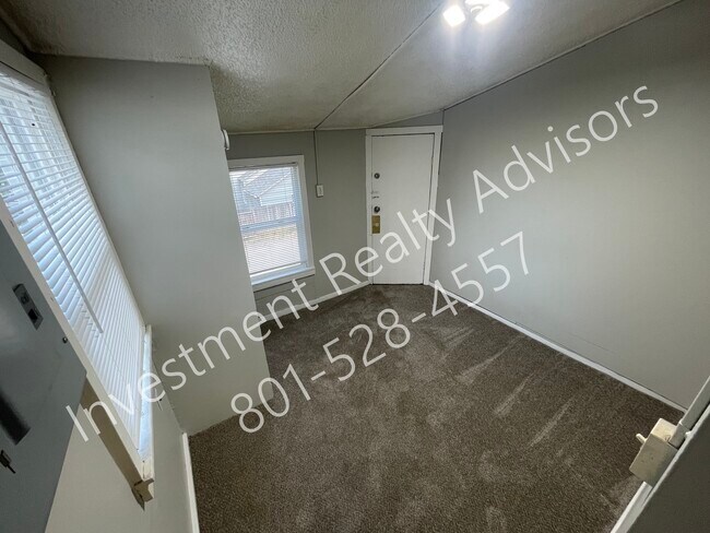 Building Photo - 403 E 2700 S