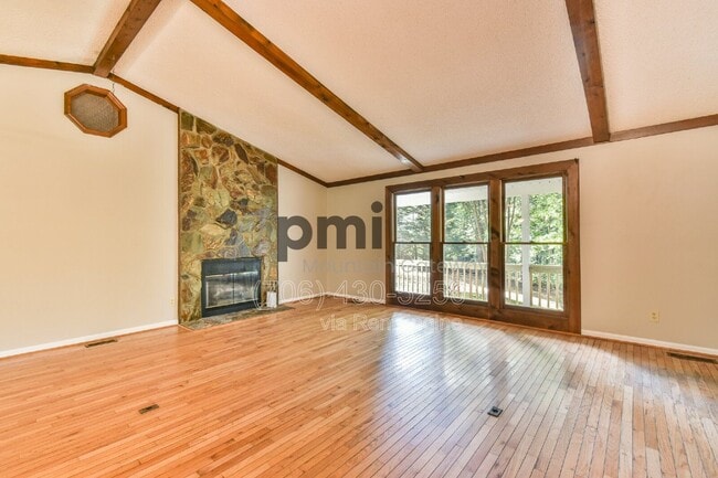 Building Photo - 135 Beacon Hl Dr