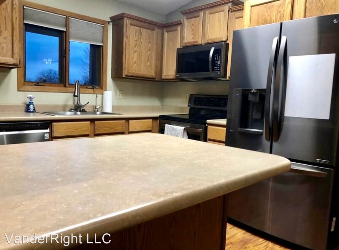 Primary Photo - 4 br, 2 bath House - 2800 S Cinnabar Cir